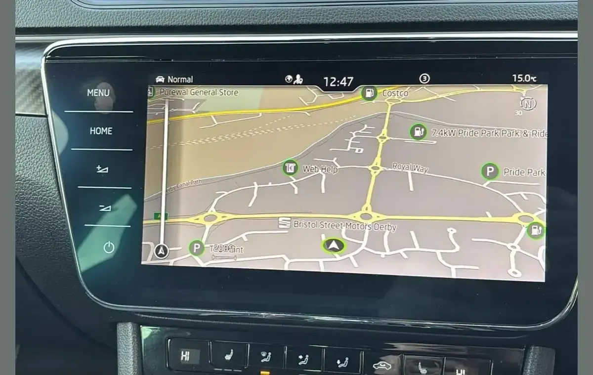 Usado Skoda Superb SportlinePlus 190 CV (139 kW) 2022 Azul Familiar