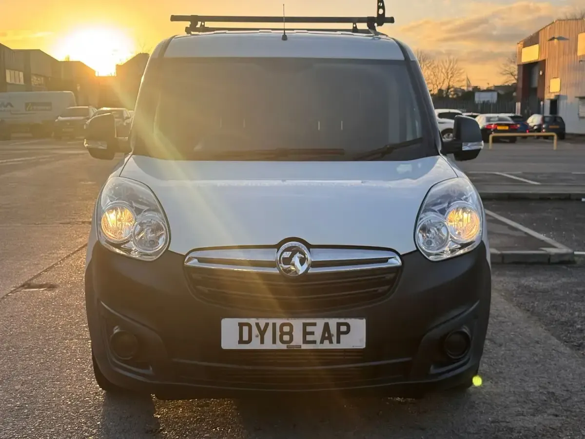 Used Vauxhall Combo drive 95 HP (69 kW) 2018 White Van