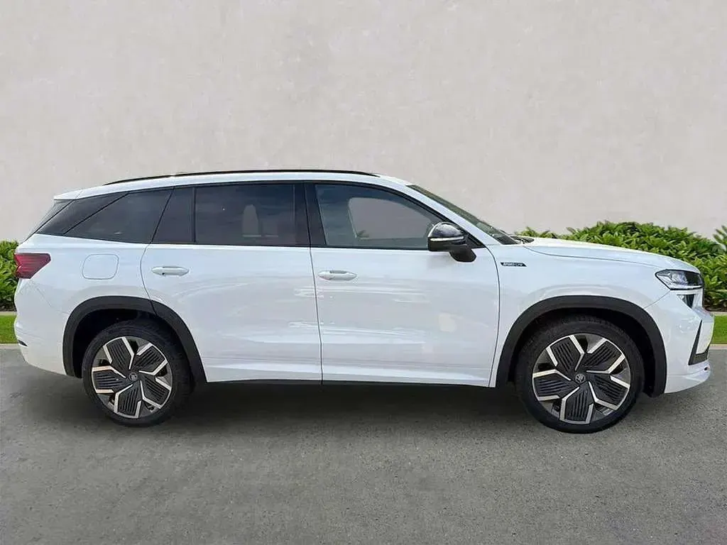 New Skoda Kodiaq SportLine 200 HP (147 kW) 2026 White SUV
