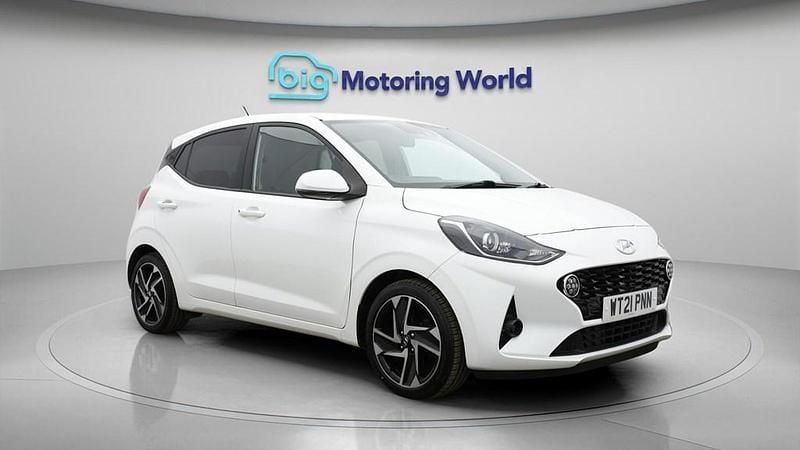 Used Hyundai i10 Premium 84 HP (61 kW) 2021 White Hatchback