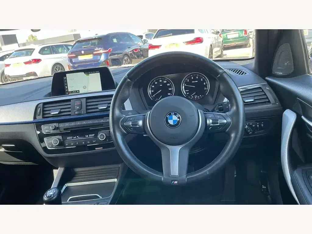 Usado BMW 118 M Sport 136 HP (100 kW) 2019 Cinzento Citadino