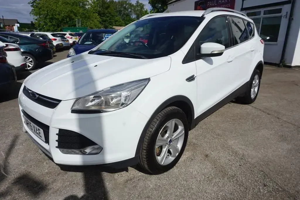 Used Ford Kuga Zetec 150 HP (110 kW) 2015 White SUV