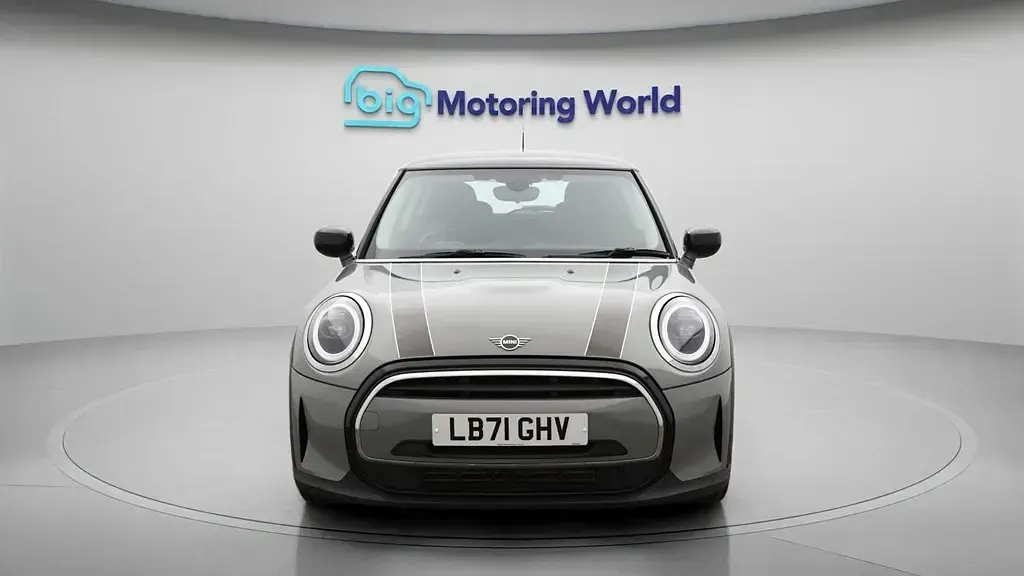 Używany Mini Cooper Classic 136 KM (100 kW) 2022 Szary Hatchback