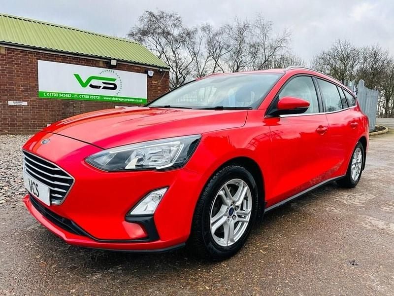 Usado Ford Focus Zetec 125 HP (91 kW) 2022 Vermelho Carrinha