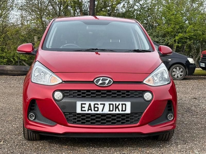 Used Hyundai i10 Premium SE 87 HP (63 kW) 2017 Red Hatchback