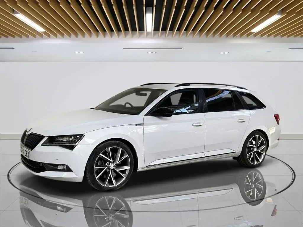 Used Skoda Superb SportLine 272 HP (200 kW) 2018 White Estate