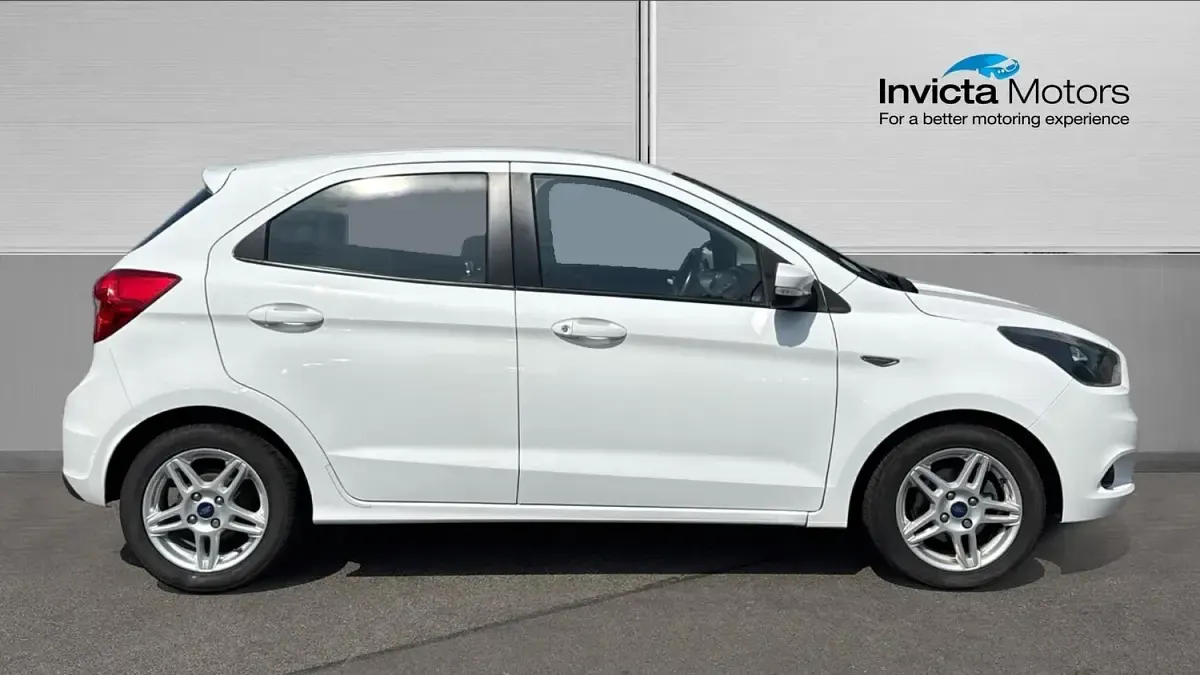 Used Ford Ka Zetec 85 HP (62 kW) 2017 White Sedan
