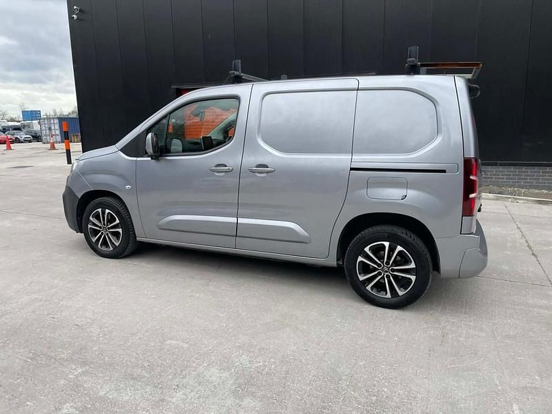 Used Citroën Berlingo Start 100 HP (73 kW) 2018 Grey MPV
