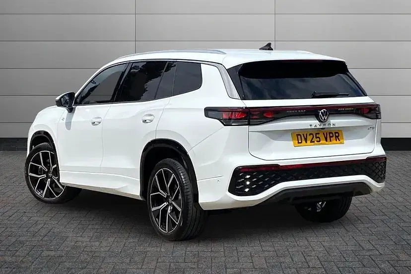 Used VW Tayron R-line 150 HP (110 kW) 2025 Pure white SUV