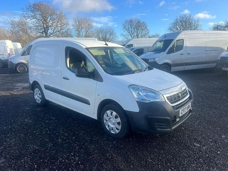 White Used 2017 Peugeot Partner MPV | £3,795 (Super price) - Image 1/4