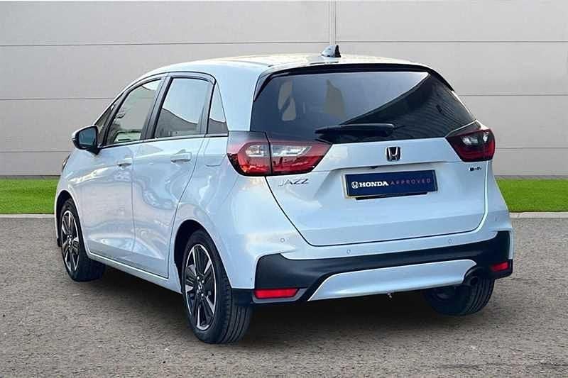 Second-hand Honda Jazz Advance 122 CP (89 kW) 2025 Alb Hatchback