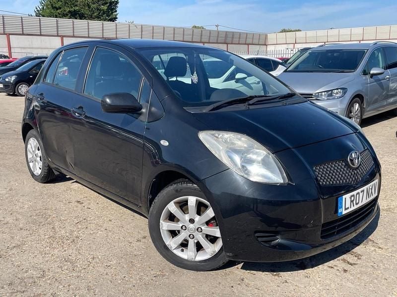 Used Toyota Yaris 85 HP (62 kW) 2007 Black Hatchback