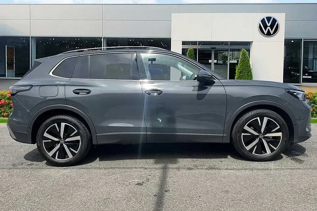 Used VW Tiguan Elegance 150 HP (110 kW) 2026 Grey SUV