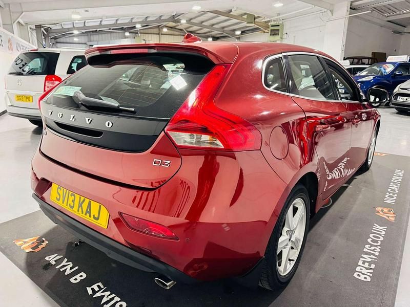 Used Volvo V40 SE 150 HP (110 kW) 2013 Red Hatchback