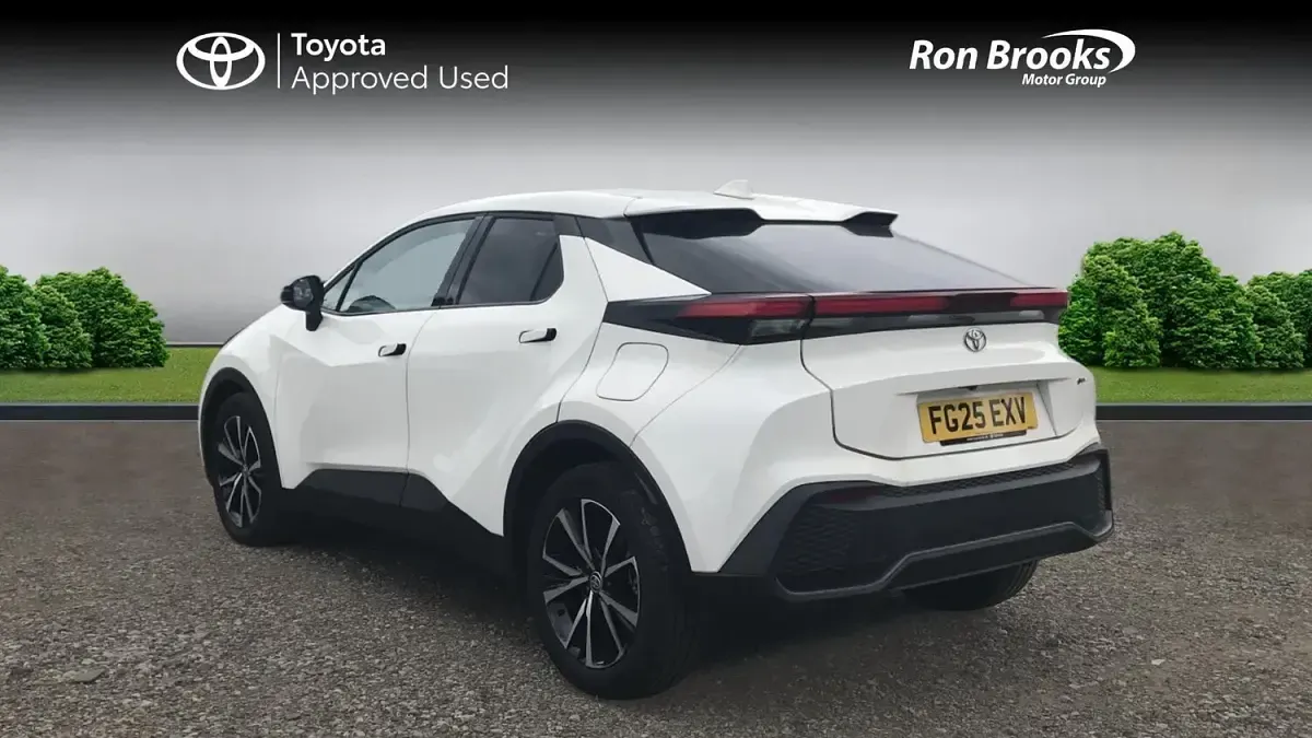 Used Toyota C-HR Design 140 HP (102 kW) 2025 White SUV