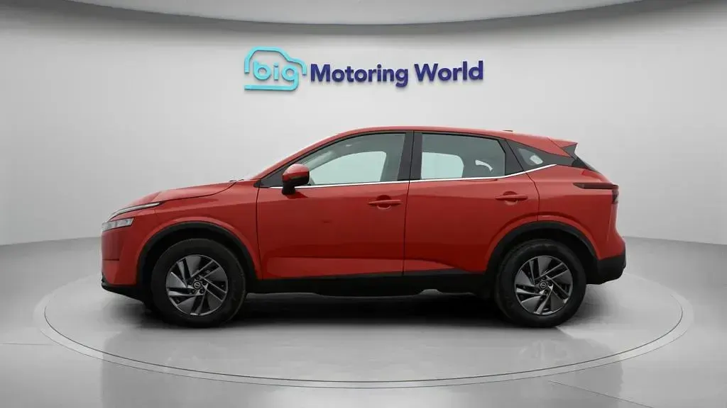 Used Nissan Qashqai Acenta Premium 140 HP (102 kW) 2022 Red SUV