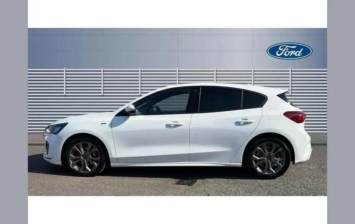Used Ford Focus ST-Line 123 HP (90 kW) 2024 White Hatchback