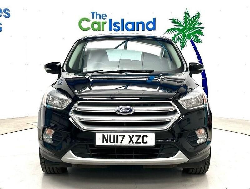 Usado Ford Kuga Zetec 150 HP (110 kW) 2017 Preto SUV