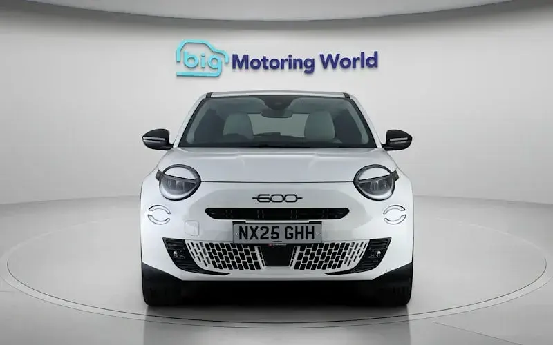 Usado Fiat 600 S 101 HP (74 kW) 2025 Branco SUV