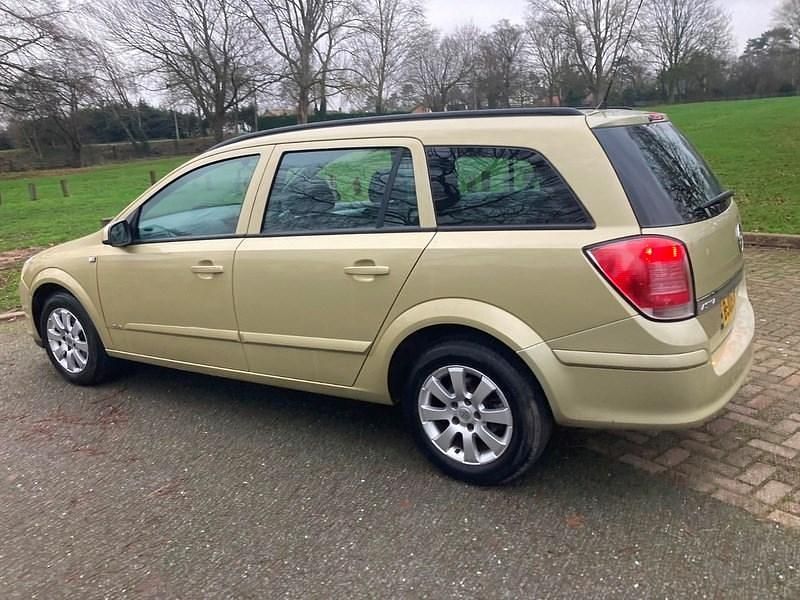 Used Vauxhall Astra Club 2005 Gold Estate