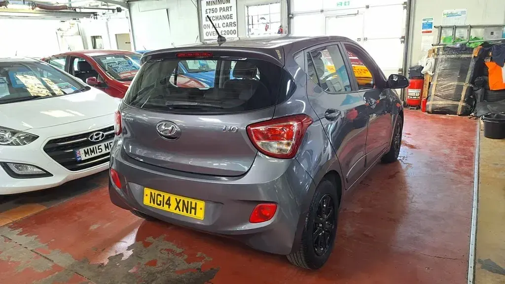 Gebraucht Hyundai i10 Premium 67 PS (49 kW) 2014 Grau Kleinwagen