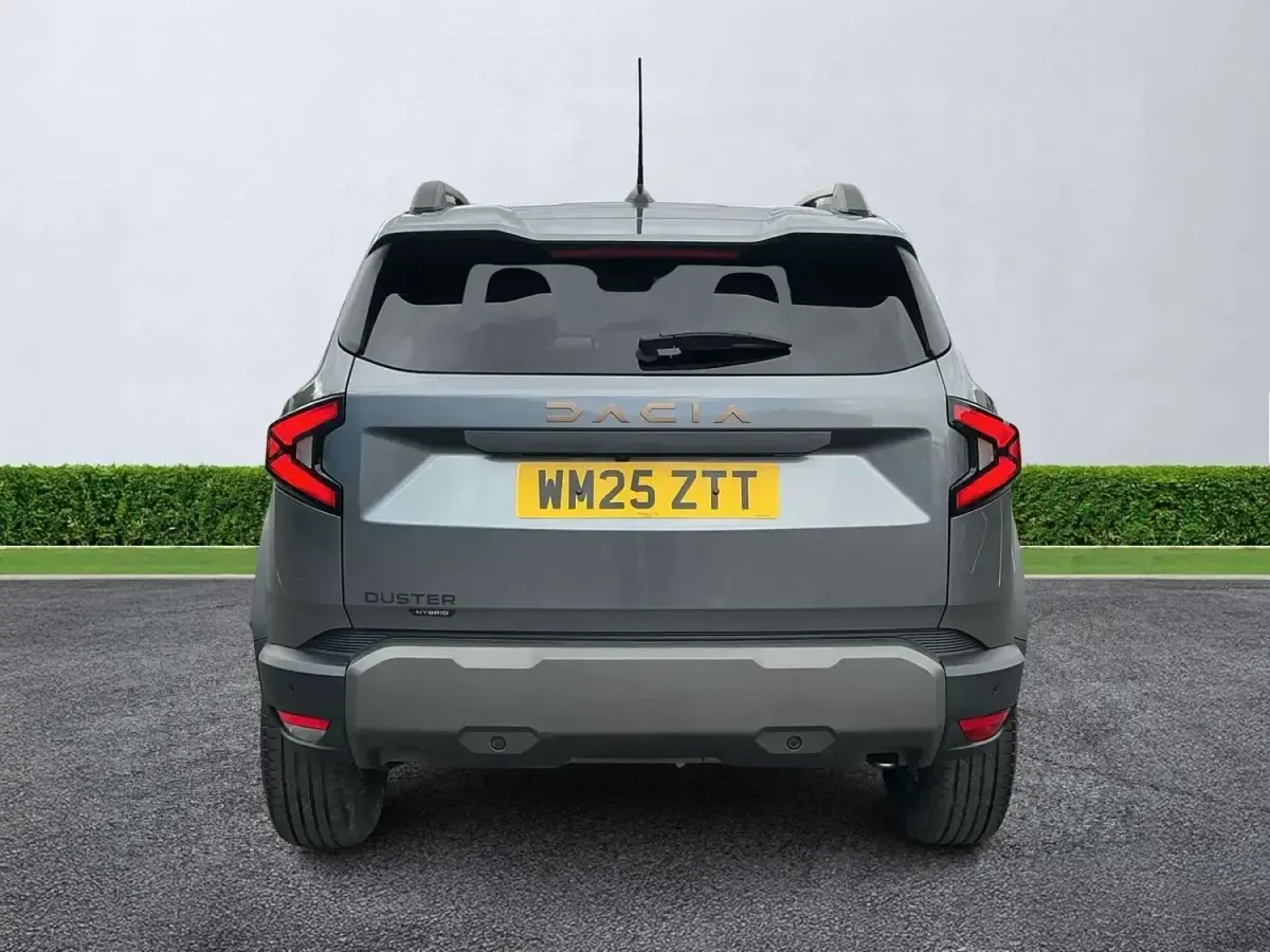 Usado Dacia Duster Extreme 143 CV (105 kW) 2025 Gris Utilitario