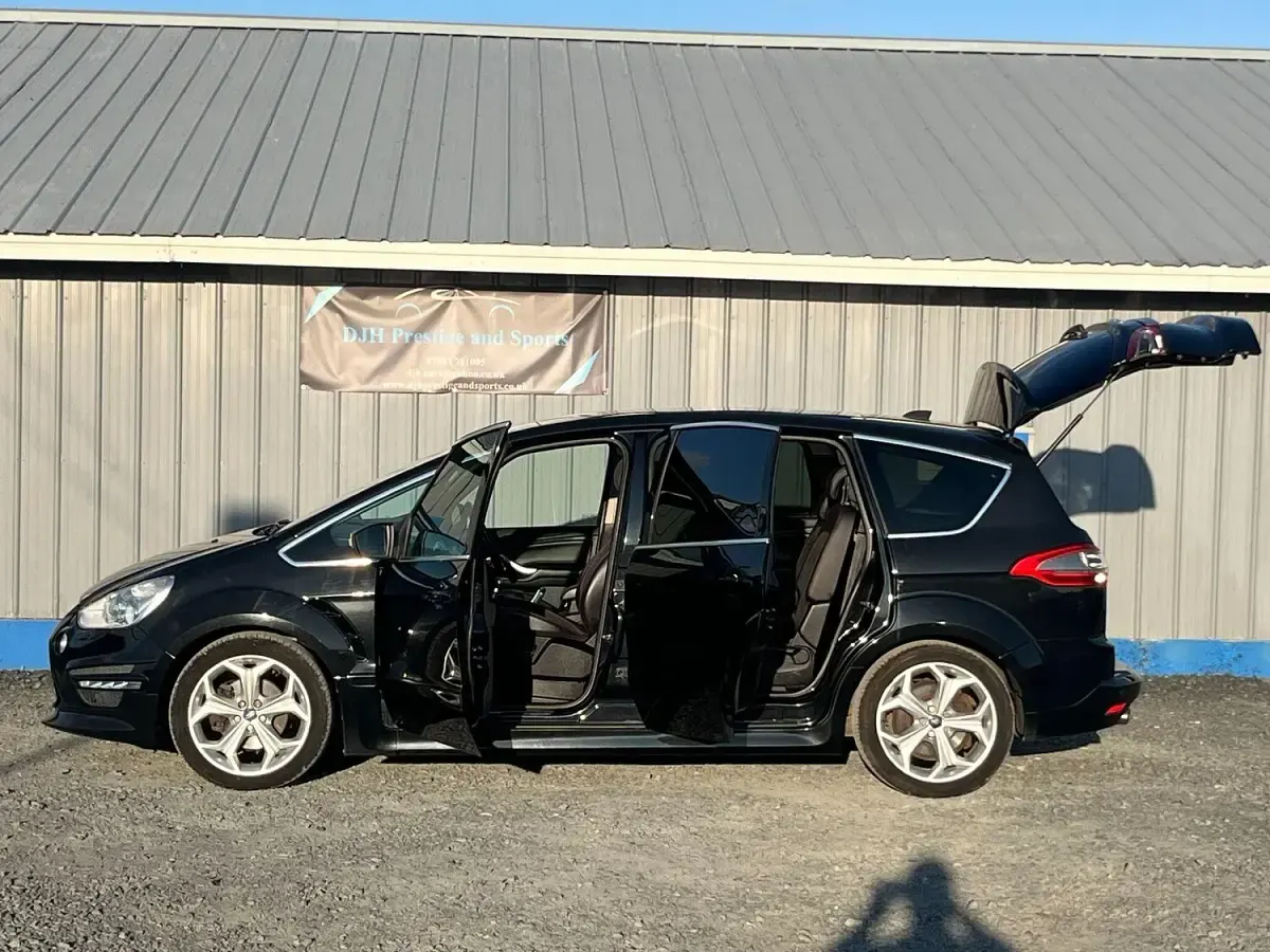 Used Ford S-MAX Titanium X 200 HP (147 kW) 2012 Black MPV