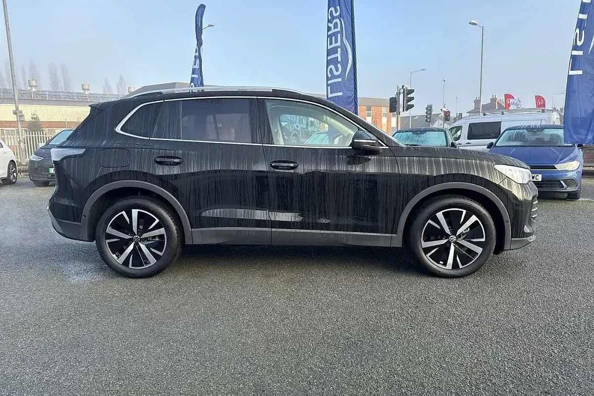 Used VW Tiguan Elegance 150 HP (110 kW) 2025 Grenadilla black SUV