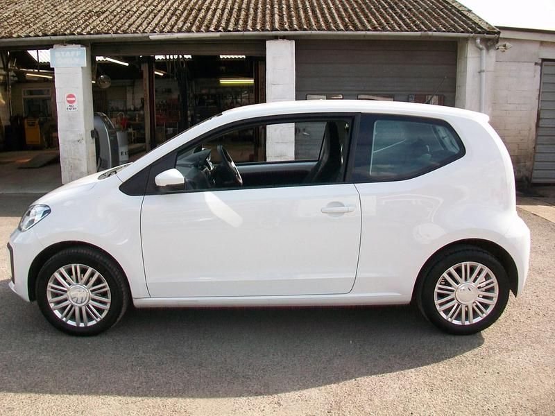 Used VW up! 65 HP (47 kW) 2021 White Hatchback