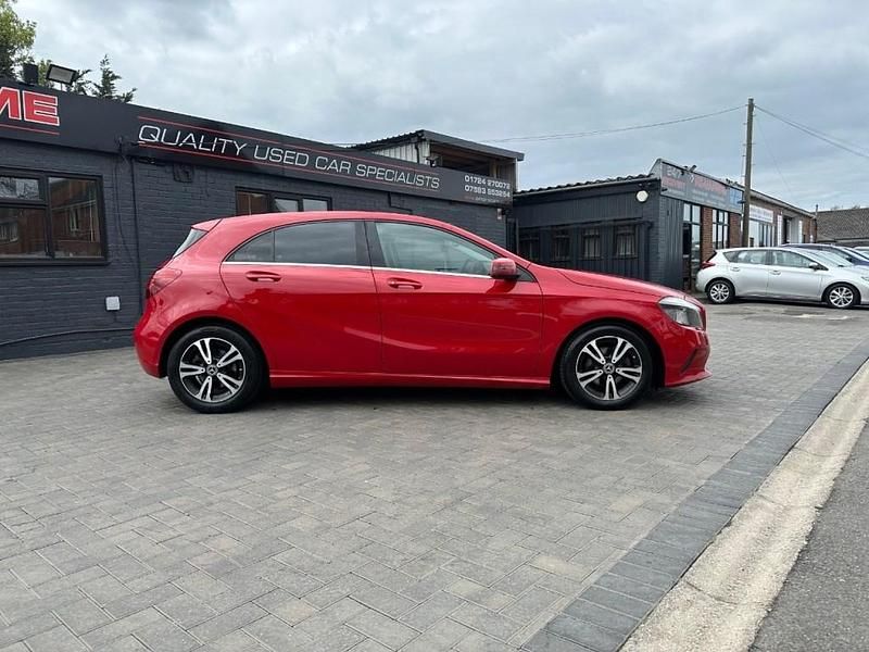 Begagnad Mercedes A180 SE 2017 Röd Halvkombi