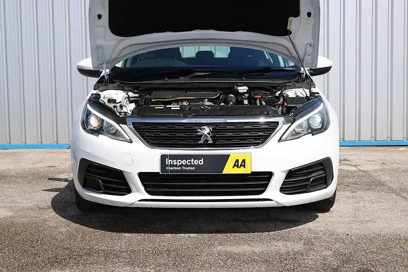 Used Peugeot 308 Access 100 HP (73 kW) 2018 White Hatchback