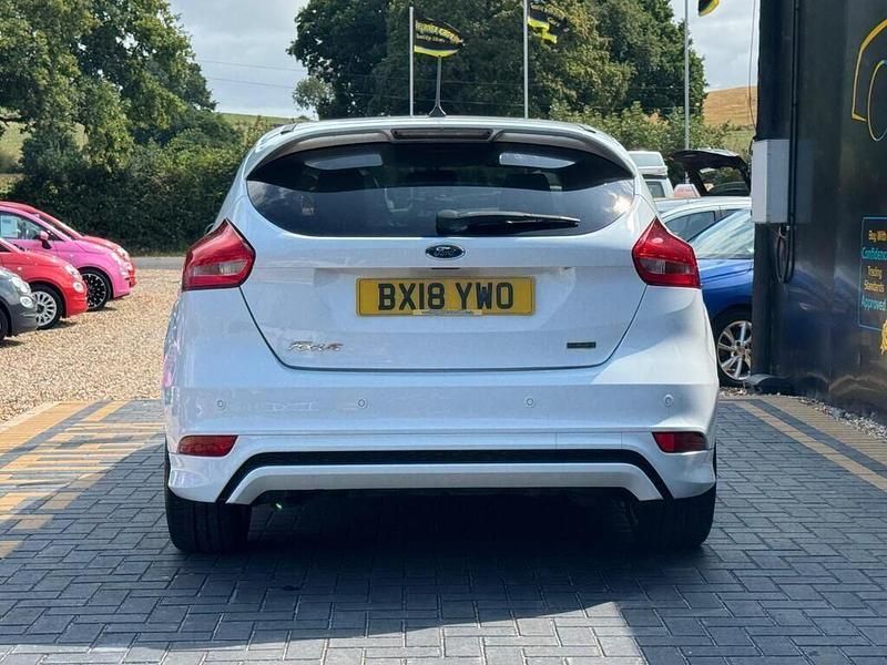 Used Ford Focus ST-Line 140 HP (102 kW) 2018 White Hatchback