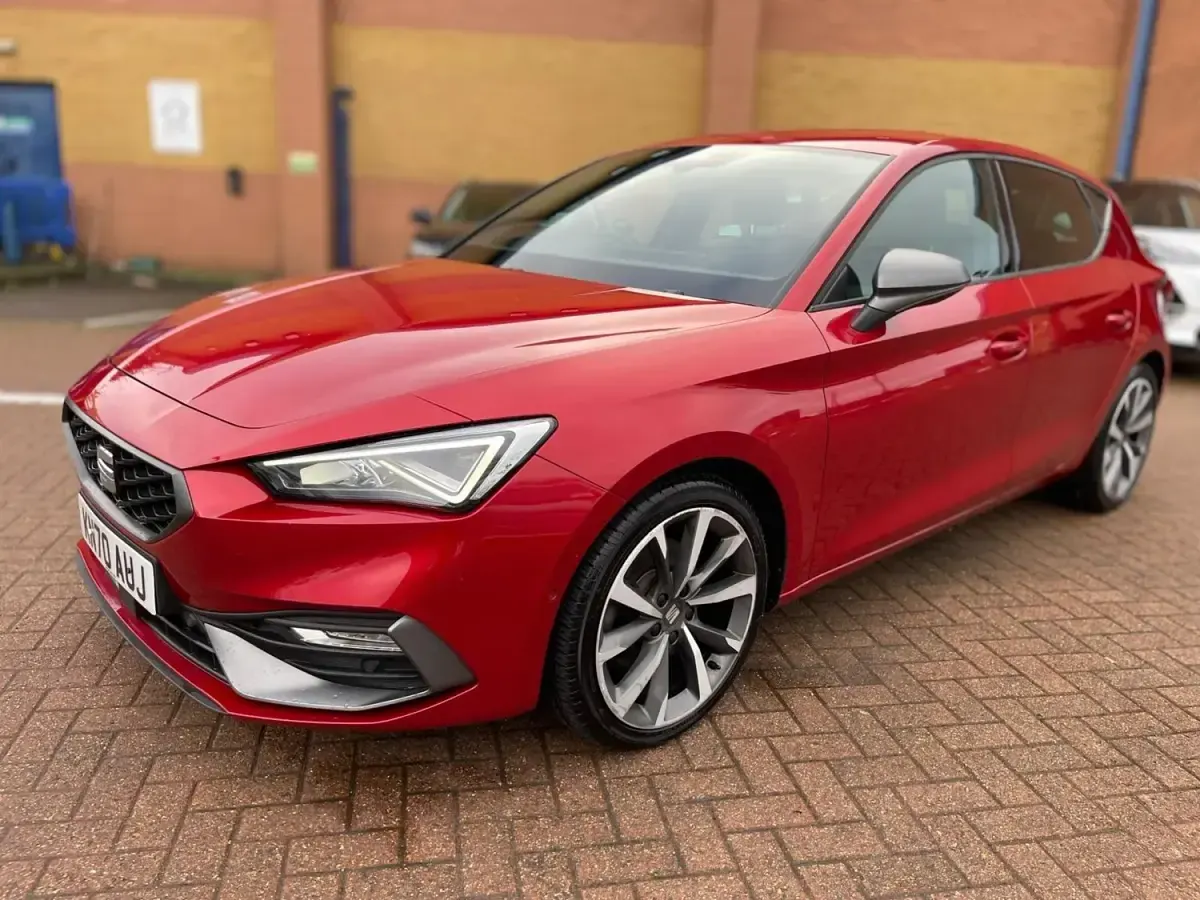 Begagnad Seat Leon FR First Edition 150 HK (110 kW) 2020 Röd Halvkombi
