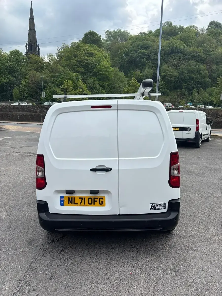 Used Citroën Berlingo 75 HP (55 kW) 2021 White MPV