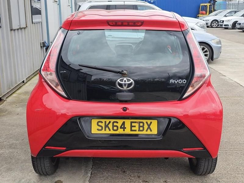 Usado Toyota Aygo x-press 2014 Vermelho Citadino