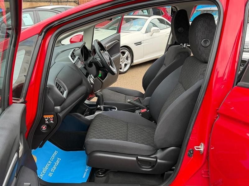 Used Honda Jazz SE 102 HP (75 kW) 2016 Red Hatchback