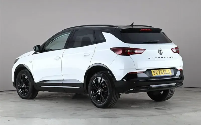 Used Vauxhall Grandland X S 131 HP (96 kW) 2023 White SUV