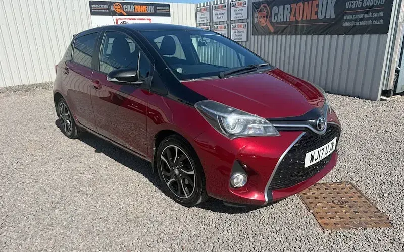 Begagnad Toyota Yaris Design 99 HK (72 kW) 2016 Halvkombi