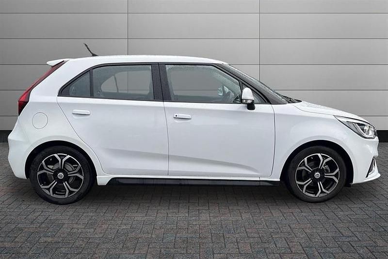 Used MG MG3 Exclusive 106 HP (77 kW) 2024 Arctic white Hatchback