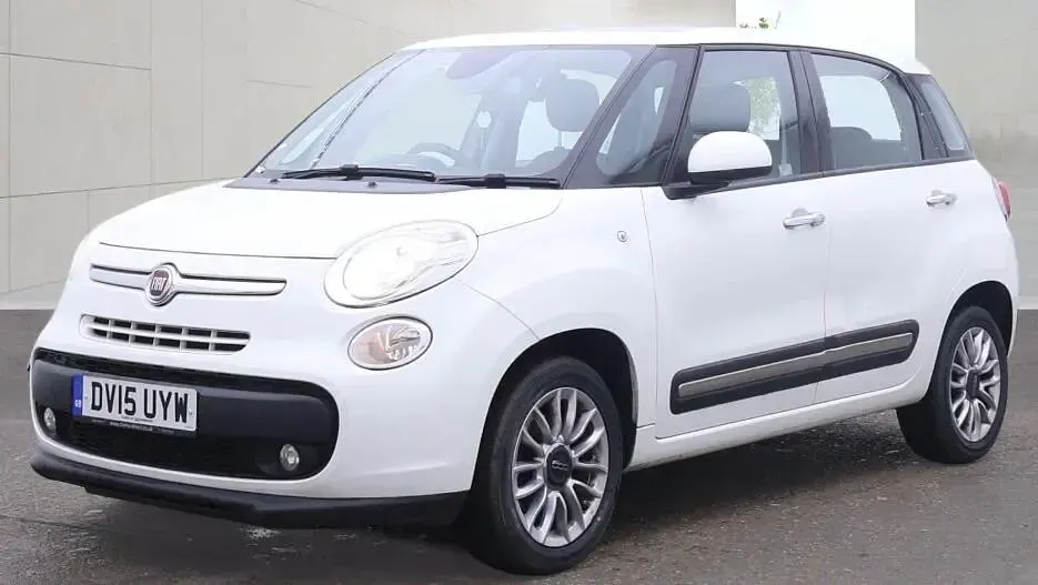 Used Fiat 500L Lounge 85 HP (62 kW) 2015 White MPV