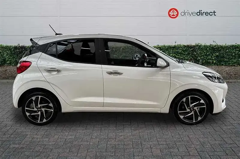 Used Hyundai i10 Premium 79 HP (58 kW) 2025 White Hatchback