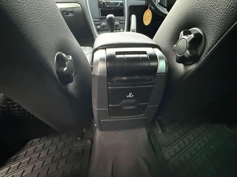 Green Used 2011 Volvo XC70 SE Lux Estate | £1,995 (Fair price) - Image 1/4