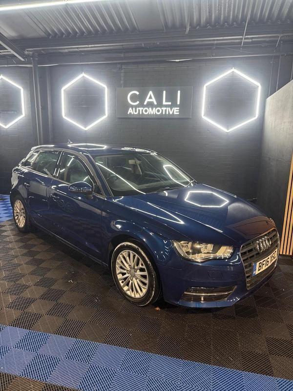 Used Audi A3 Comfort 2016 Blue Hatchback