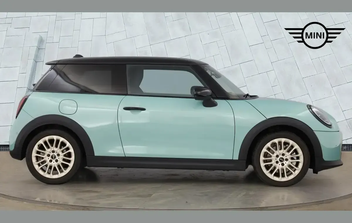 Used Mini Cooper Hatch 154 HP (113 kW) 2024 Green Hatchback