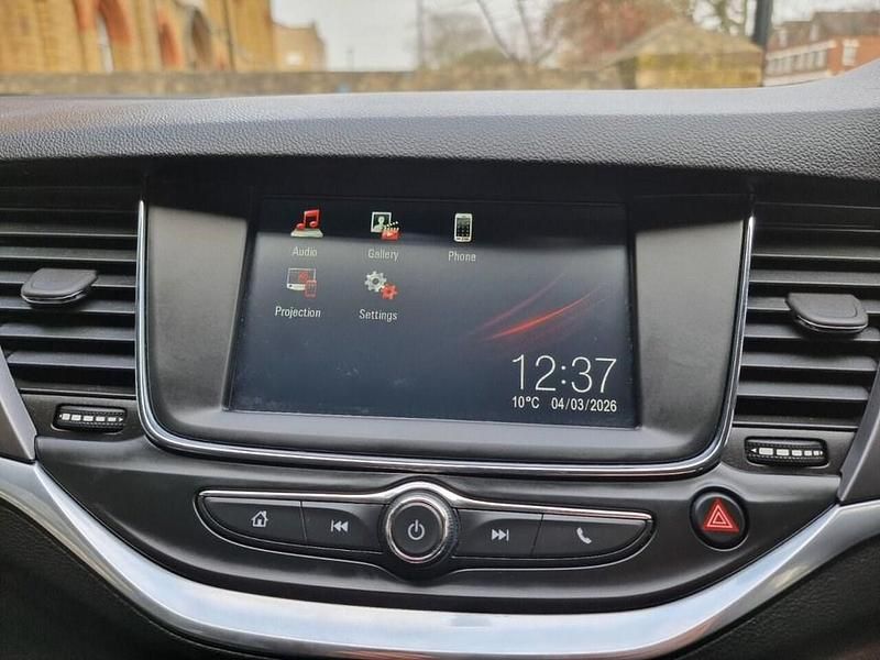 Used Vauxhall Astra Design Edition 125 HP (91 kW) 2016 Silver Hatchback