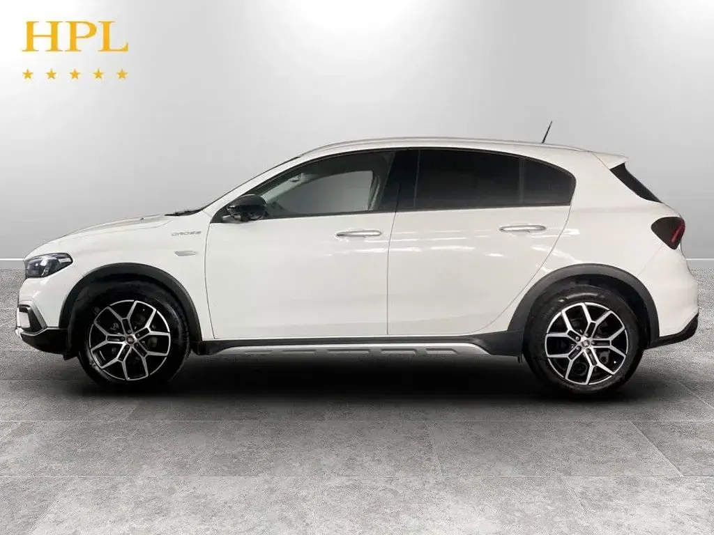 Used Fiat Tipo Cross 100 HP (73 kW) 2023 White Hatchback