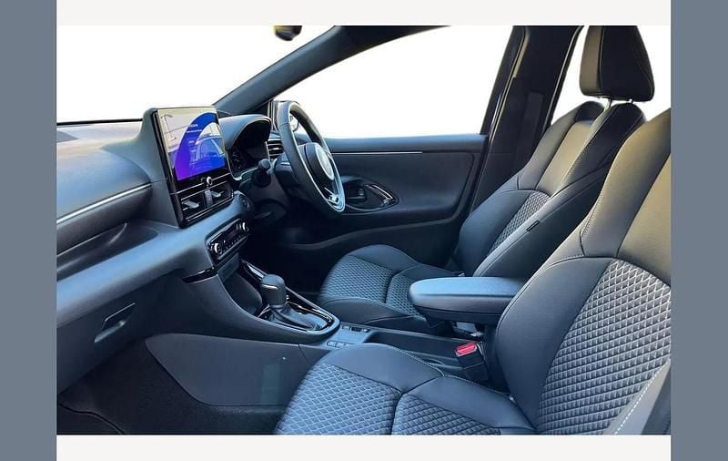 Used Toyota Yaris Hybrid 130 HP (95 kW) 2025 Juniper blue Hatchback