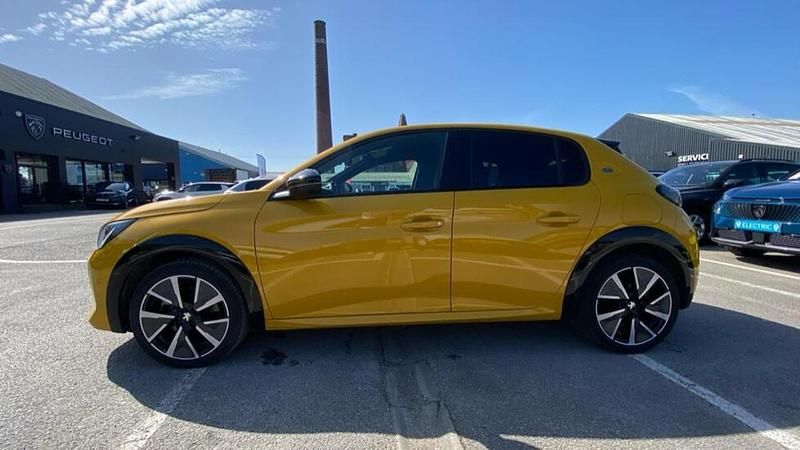 Used Peugeot e-208 Premium 98 kW (134 HP) 2021 Yellow Hatchback