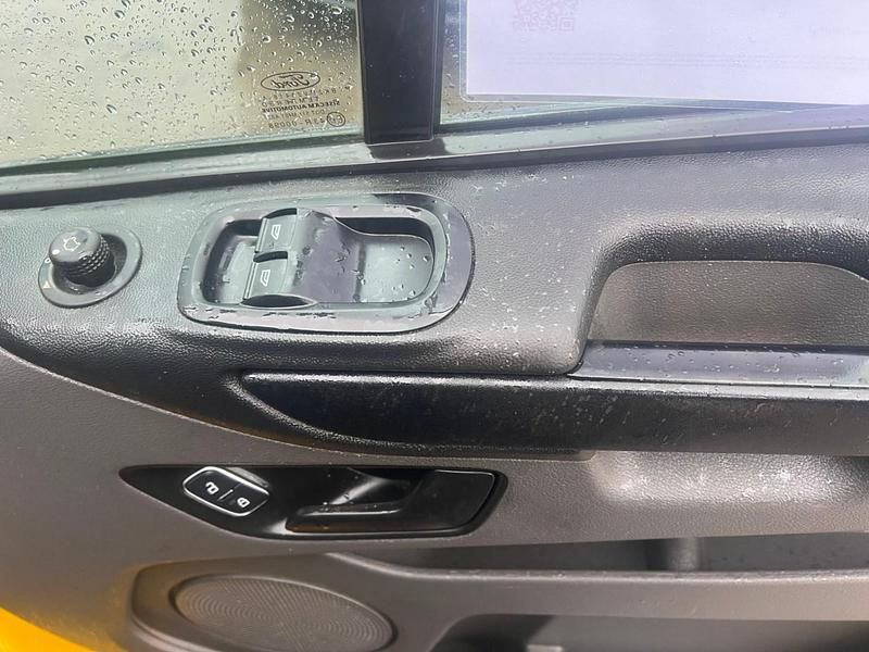 Used Ford Transit Custom 130 HP (95 kW) 2022 Yellow Van