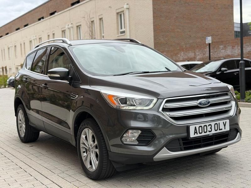 Begagnad Ford Kuga Titanium 180 HK (132 kW) 2017 Grå SUV